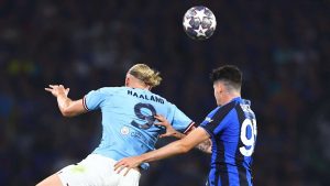 Haaland contro Bastoni nella finale di Champions League - Foto ANSA - Dotsport.it