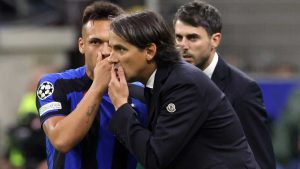 Lautaro Martinez a colloquio con mister Simone Inzaghi - Foto ANSA - Dotsport.it