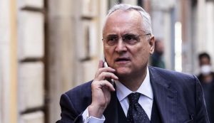 Claudio Lotito al telefono - Foto ANSA - Dotsport.it