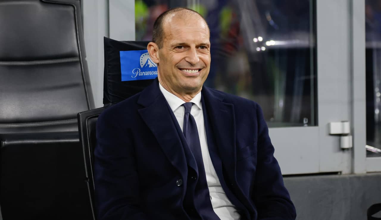 Il tecnico della Juventus Max Allegri sorridente in panchina - Foto ANSA - Dotsport.it