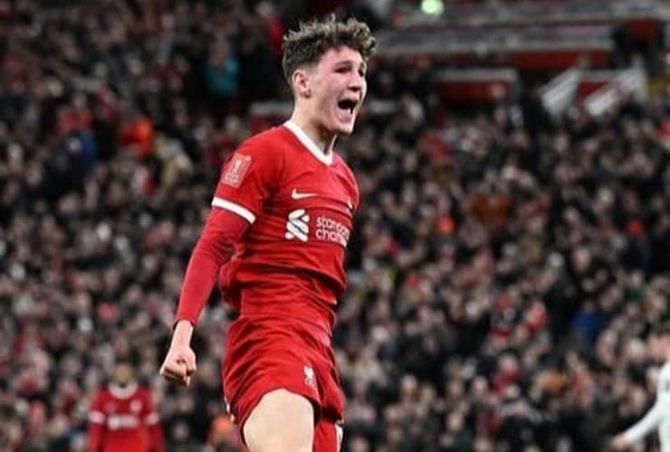 Lewis Koumas festeggia la rete segnata con la maglia del Liverpool - Foto profilo Instagram del giocatore - Dotsport.it