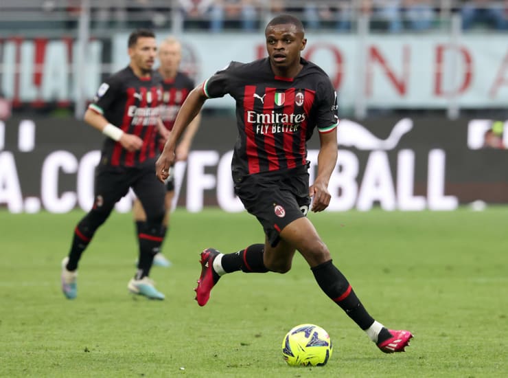 Pierre Kalulu con la maglia del Milan - Foto ANSA - Dotsport.it