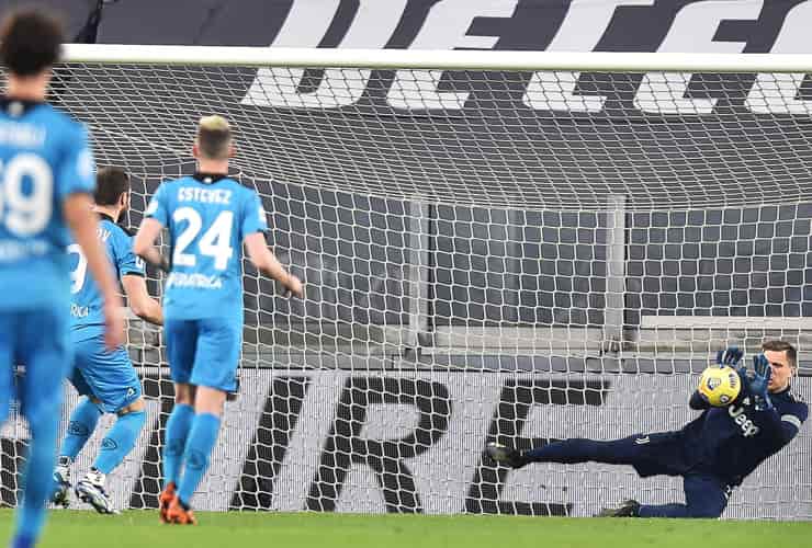 Szczesny para il rigore a Galabinov in Juventus vs Spezia - Foto ANSA - Dotsport.it