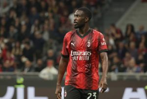 Tomori con la maglia del Milan - Foto ANSA - Dotsport.it