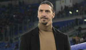 Zlatan Ibrahimovic a bordo campo - Foto Lapresse - Dotsport.it