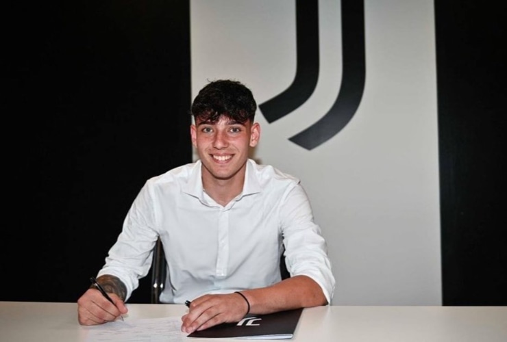 Alessio Vacca firma per la Juventus - Foto dal profilo Instagram del giocatore - Dotsport.it