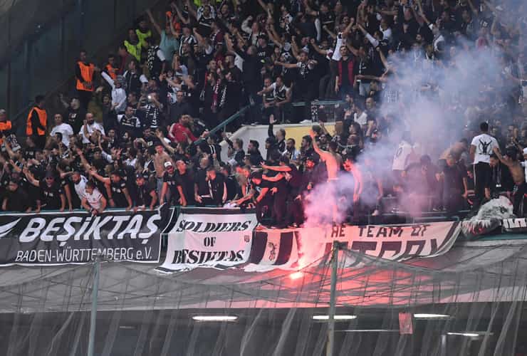 I tifosi del Besiktas - Foto Lapresse - Dotsport.it