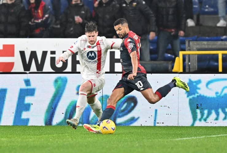 Junior Messias in campo con la maglia del Genoa - Foto Lapresse - Dotsport.it