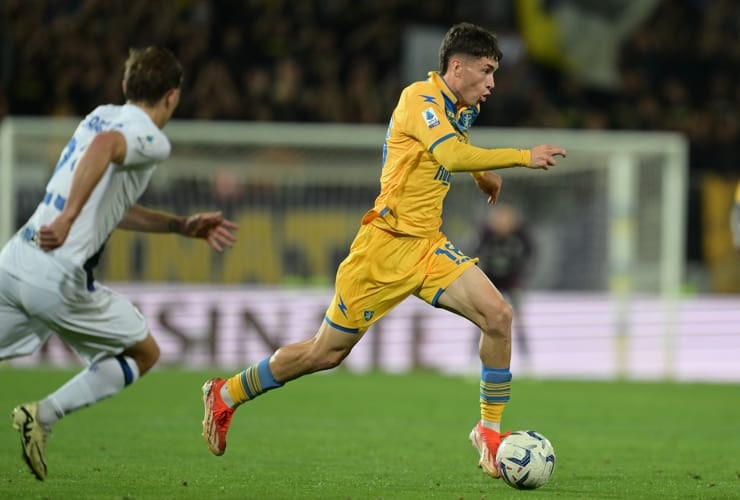 Matias Soulè in campo con la maglia del Frosinone - Foto Lapresse - Dotsport.it