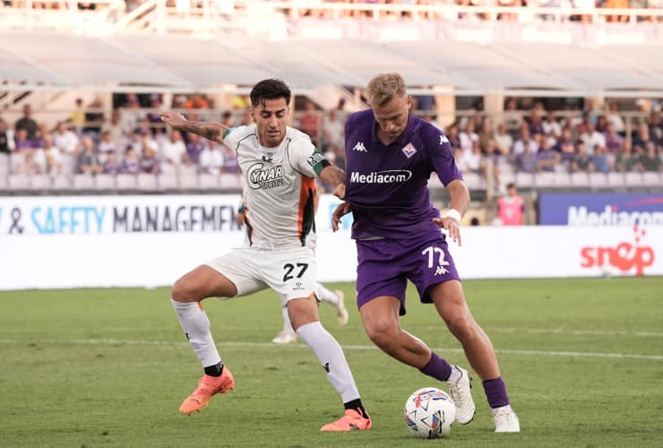 Barak in campo con la maglia della Fiorentina - Foto Lapresse - Dotsport.it