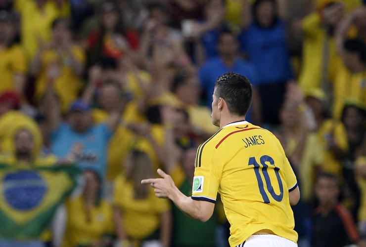 James Rodriguez a segno con la maglia della Colombia - Foto Lapresse - Dotsport.it