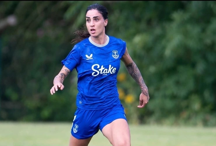 Martina Piemonte con la maglia dell'Everton - Foto dal profilo Instagram del giocatore - Dotsport.it