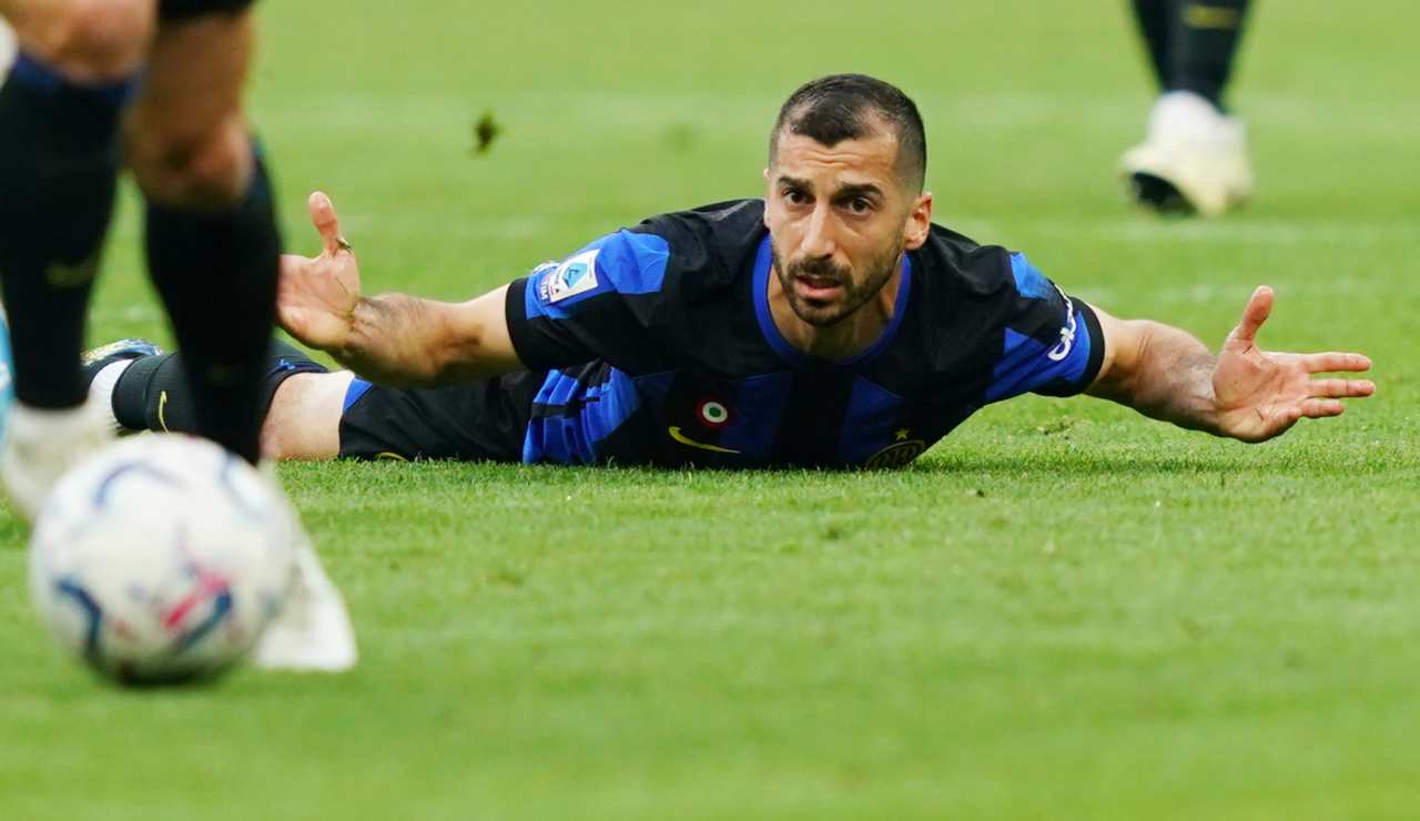 Inter, rinfoltito il centrocampo: il nuovo arrivato farà concorrenza a Mkhitaryan.