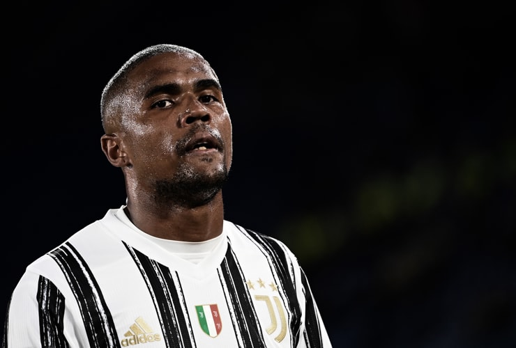 Douglas Costa in campo con la maglia della Juventus - Foto Lapresse - Dotsport.it