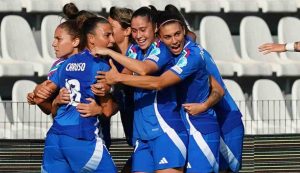 La Nazionale di calcio femminile italiana festeggia una rete - Foto Lapresse - Dotsport.it