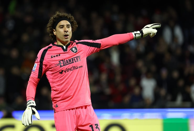 Ochoa in campo con la maglia della Salernitana - Foto Lapresse - Dotsport.it