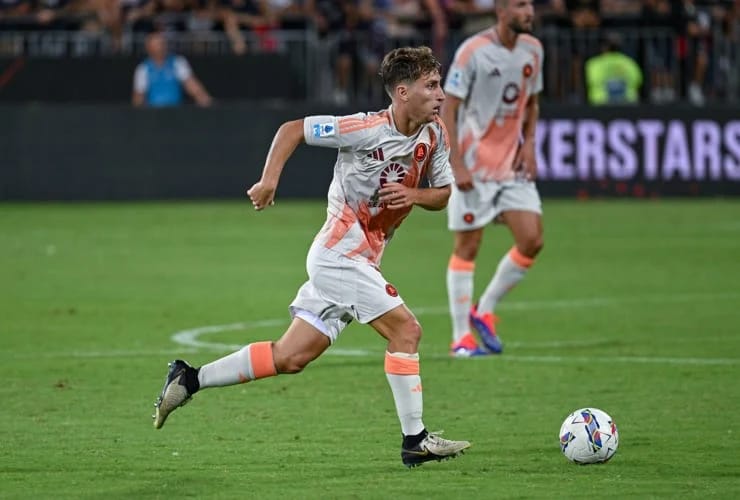 Tommaso Baldanzi in campo con la maglia della Roma - Foto Lapresse - Dotsport.it