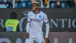 Victor Osimhen in campo con la maglia del Napoli - Foto Lapresse - Dotsport.it