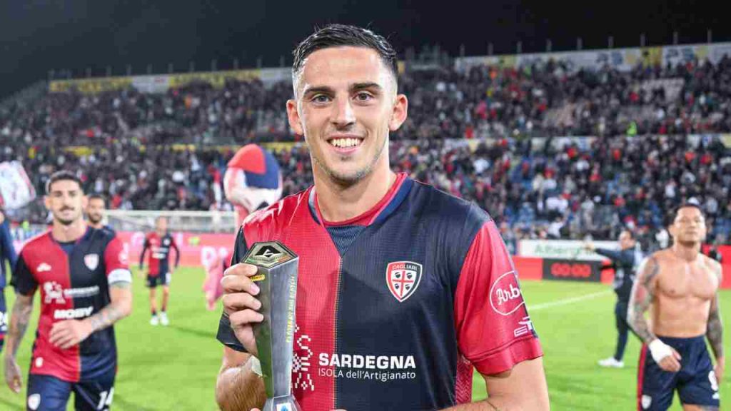 Derby di mercato tra Milan e Inter: Gabriele Zappa il grande obiettivo | il Cagliari prova a blindarlo, la Roma osserva