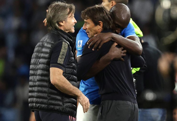 Abbraccio tra Lukaku e Conte